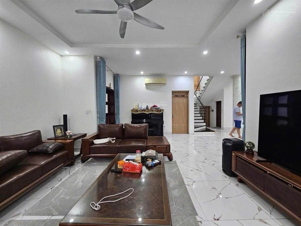 Chính chủ cần bán biệt thự kđt mới định công. dt 180m² * 4 tầng, giá 45 tỷ.