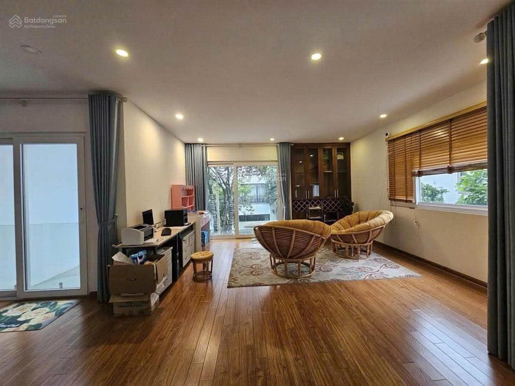 Chính chủ cần bán biệt thự kđt mới định công. dt 180m² * 4 tầng, giá 45 tỷ.