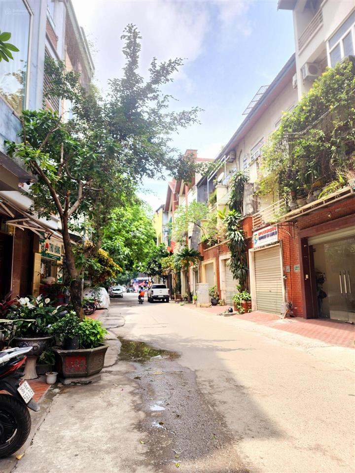 Nguyễn văn lộc còn căn liền kề nào mà oto tránh vỉa hè, kd tốt giá 25.5 tỷ?