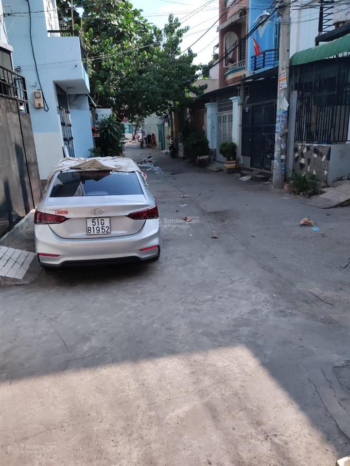 Phòng xây đúc bê tông chắc chắn, mát mẻ quanh năm. phòng khép kín, wc riêng