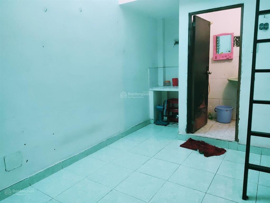 Phòng xây đúc bê tông chắc chắn, mát mẻ quanh năm. phòng khép kín, wc riêng