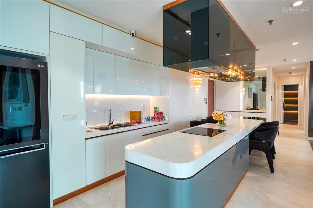 Bán sky villa landmark 81, 260m2, hồ bơi riêng, giá 95 tỷ