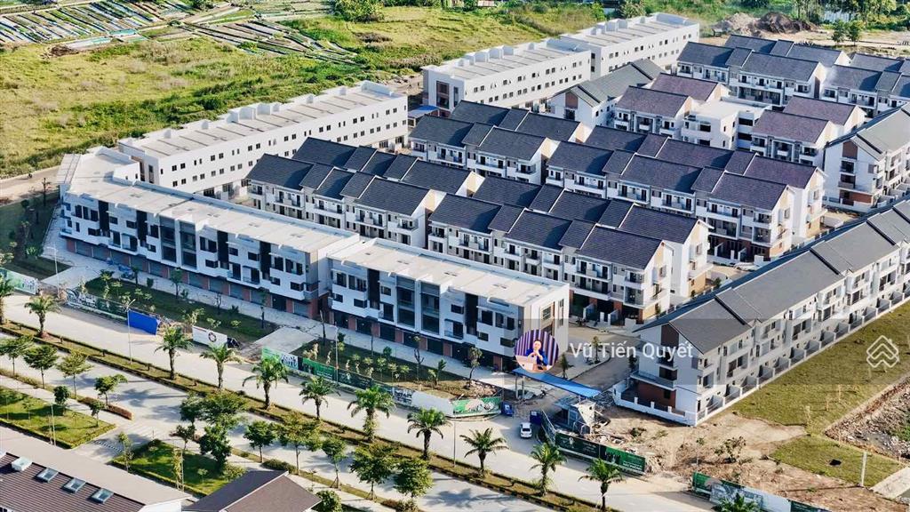 Giá chiết khấu 15%. chỉ còn 4,6 tỷ cho căn nhà 3,5 tầng  the greenery.  0819 866 ***