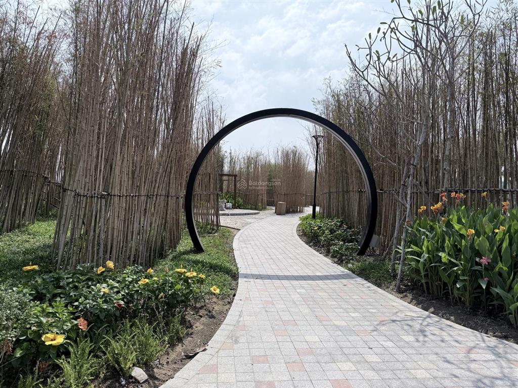 Bán shophouse phố trung hoa  giãn xây. phân khu the forest, vinhomes green city. gần vinschool