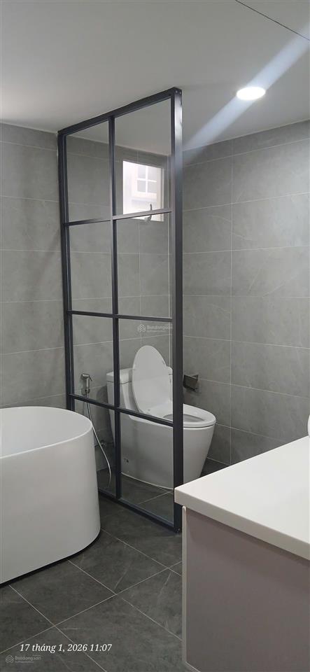 Chính chủ cần bán nhanh căn hộ cosmo city dt 128m2, 3pn 2wc, view thoáng mát, full nội thất, 7tỷ450
