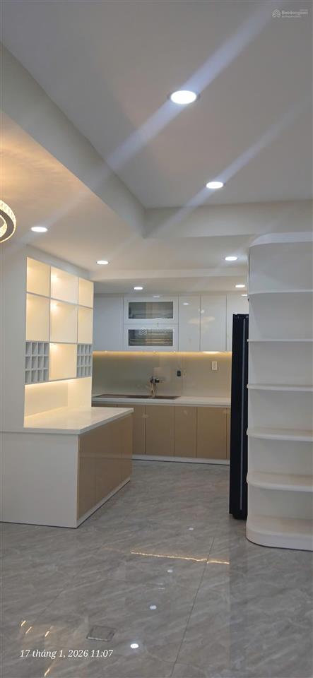Chính chủ cần bán nhanh căn hộ cosmo city dt 128m2, 3pn 2wc, view thoáng mát, full nội thất, 7tỷ450