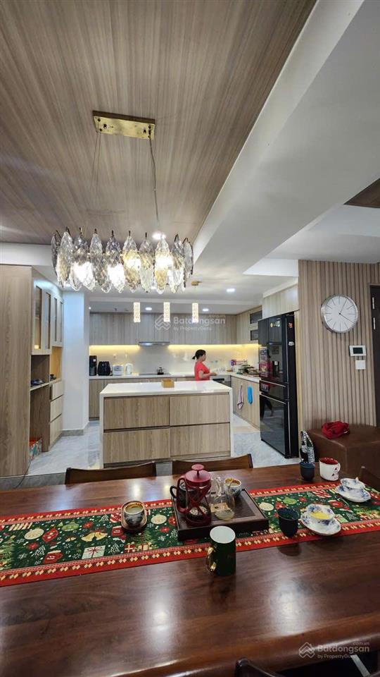 Chính chủ cần bán nhanh căn hộ cosmo city 248m2, 4pn, nhà đẹp, full nội thất, tầng cao, giá 17,5 tỷ