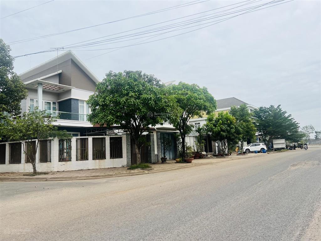 Chính chủ gửi bán lô đất full thổ cư 12x25m sổ hồng riêng khu dân cư sầm uất mặt trước sân bay lt