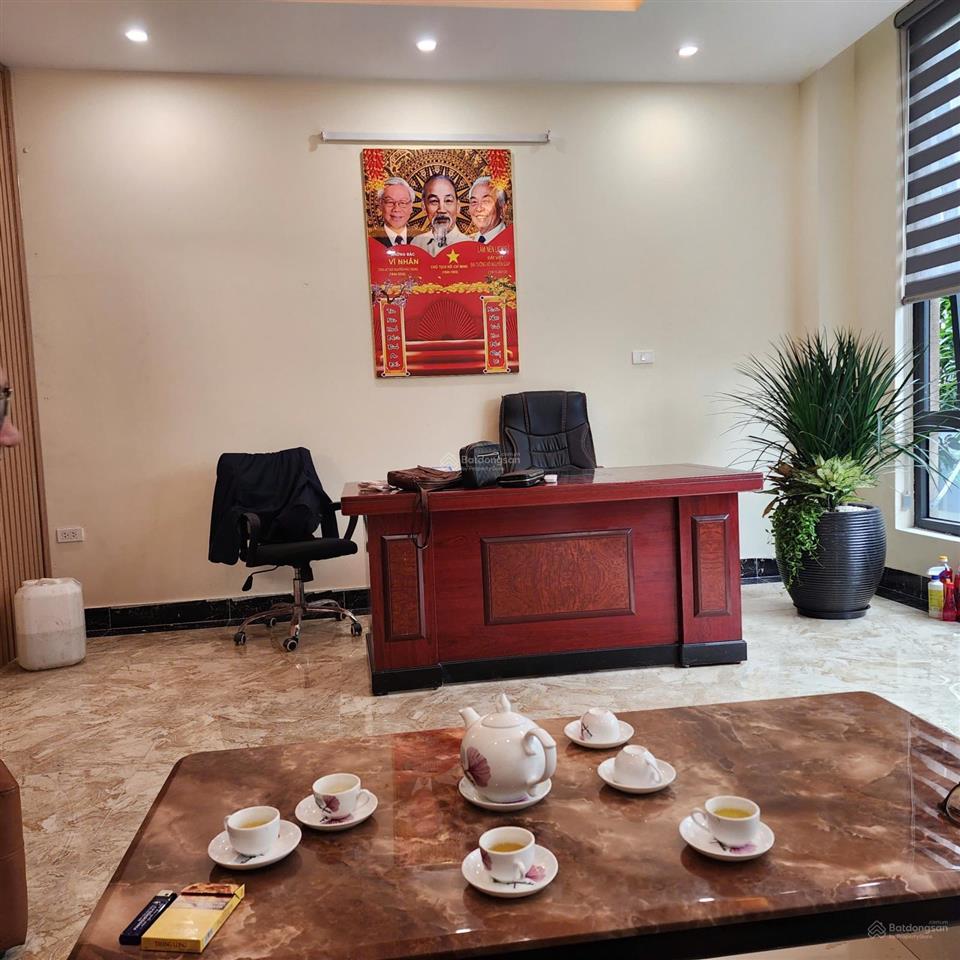 Cho thuê liền kề 5 tầng có thang máy giá chỉ 24 triệu/tháng
