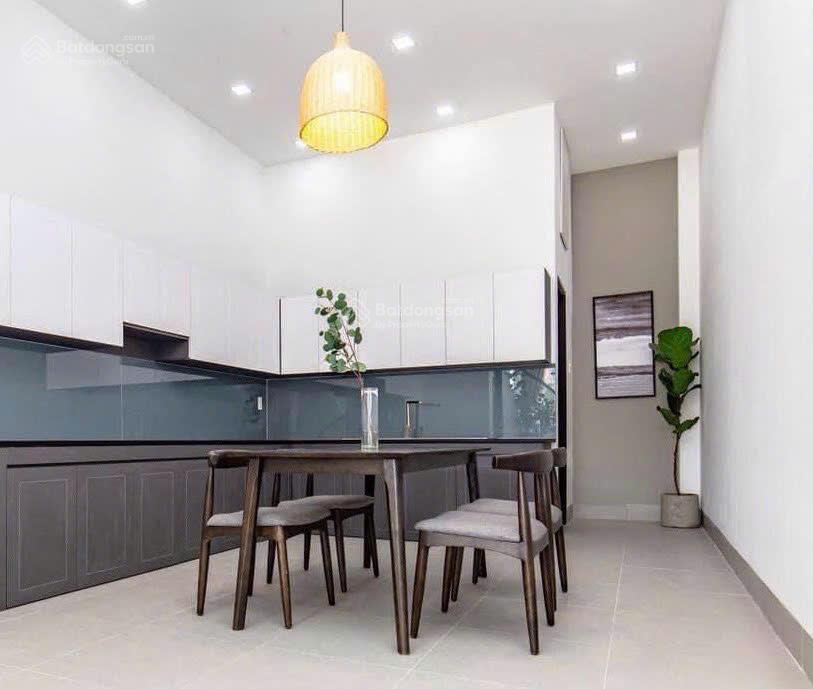 Nhà 1 trệt 2 lầu kdc hưng phú  5.1 tỷ