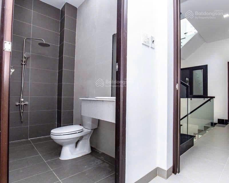 Nhà 1 trệt 2 lầu kdc hưng phú  5.1 tỷ
