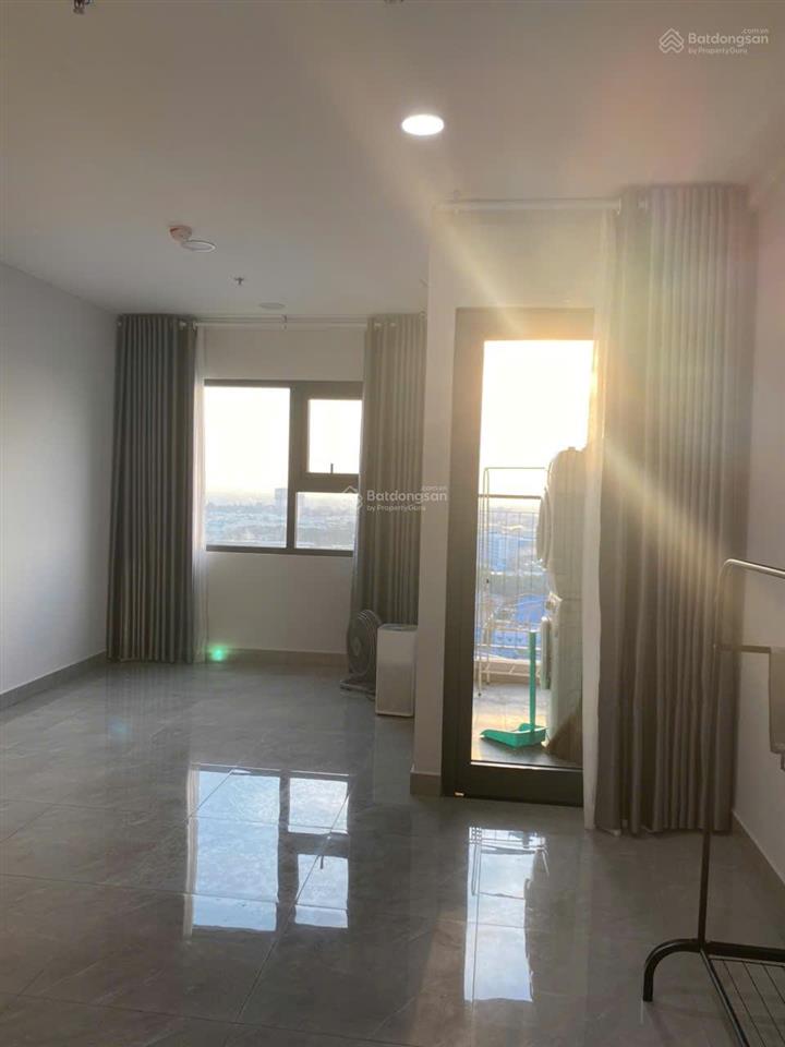 Bán gấp căn studio căn hộ legacy giá 990 triệu bao hết phí có nội thất  0376 721 ***