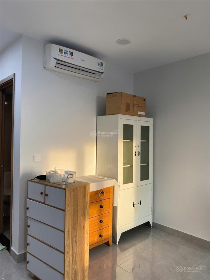 Bán gấp căn studio căn hộ legacy giá 990 triệu bao hết phí có nội thất  0376 721 ***