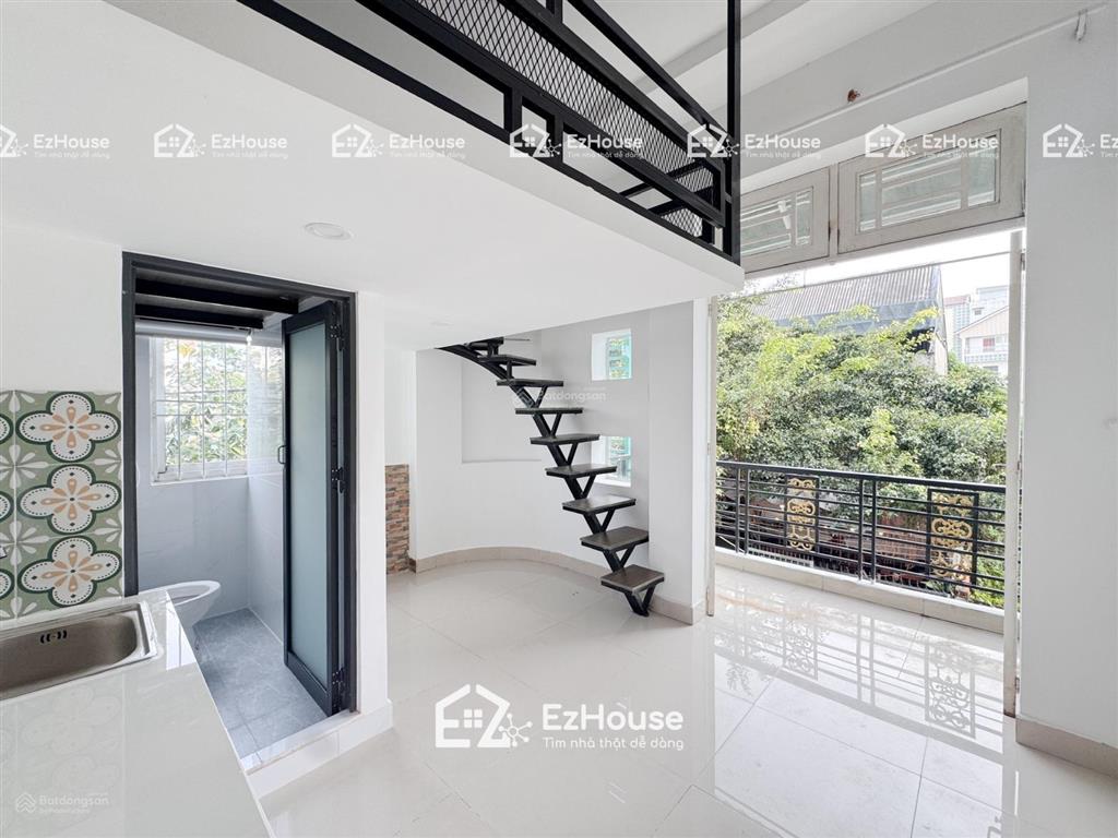 Duplex gác cao  20m2  ban công cửa sổ thoáng