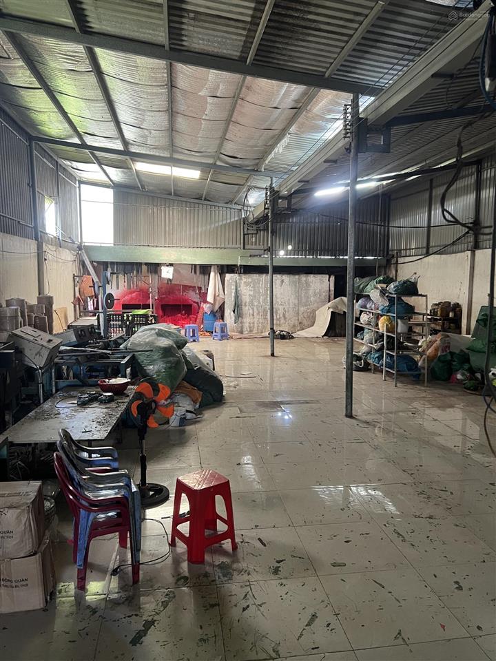 Cần bán nhà xưởng 200 m2, tại xã mỹ hạnh nam , long an, chính chủ.