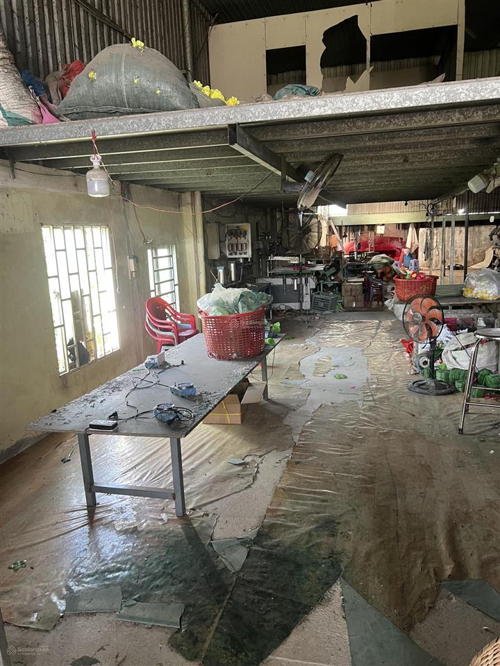 Cần bán nhà xưởng 200 m2, tại xã mỹ hạnh nam , long an, chính chủ.