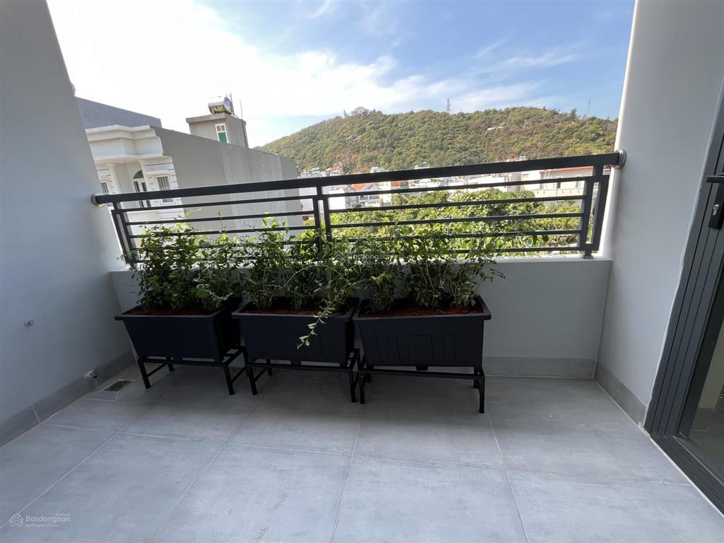 Cho thuê toà nhà căn hộ dịch vụ ngay bãi sau vũng tàu. giá 40triệu/tháng  0909 525 *** ms. nga