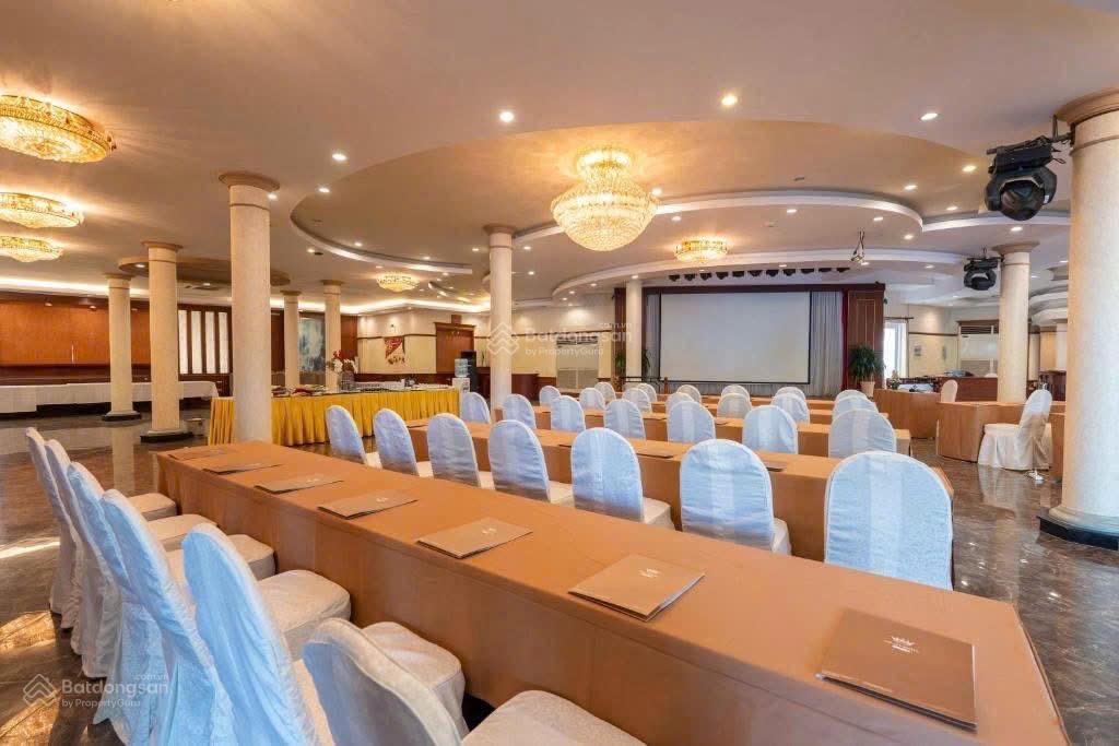 Cho thuê khách sạn mặt tiền biển  60 phòng vũng tàu.  0909 525 *** ms. nga