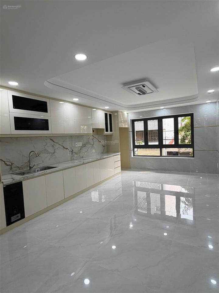 Xe hơi đỗ cửa!!! quận 10 đường ngô quyền 5 tầng lầu chỉ 9,1 tỷ