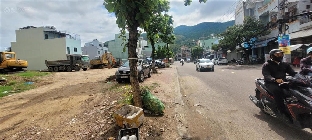 Cho thuê lô góc 2 mặt tiền đường hoàng văn thụ 550m2