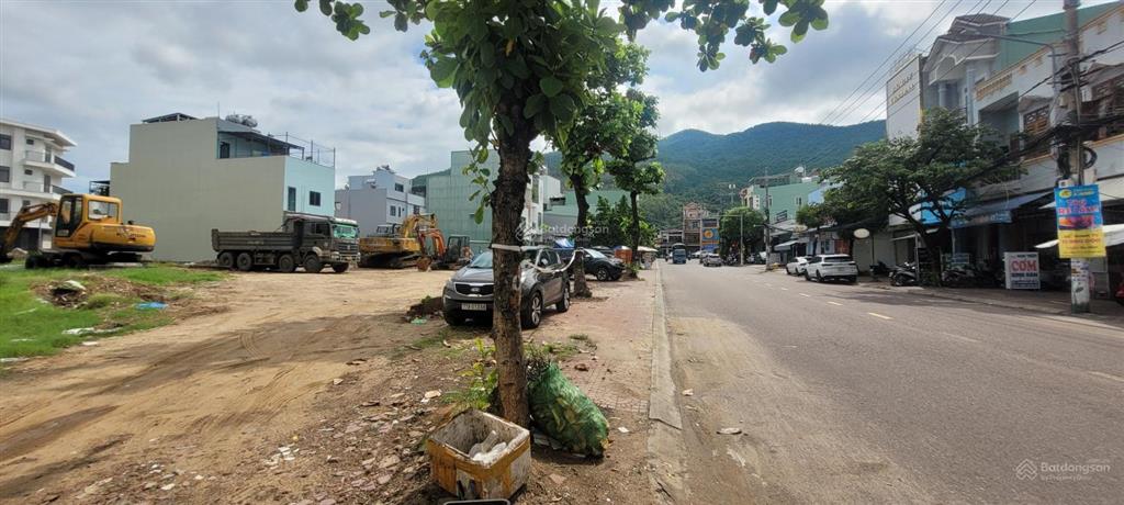 Cho thuê lô góc 2 mặt tiền đường hoàng văn thụ 550m2