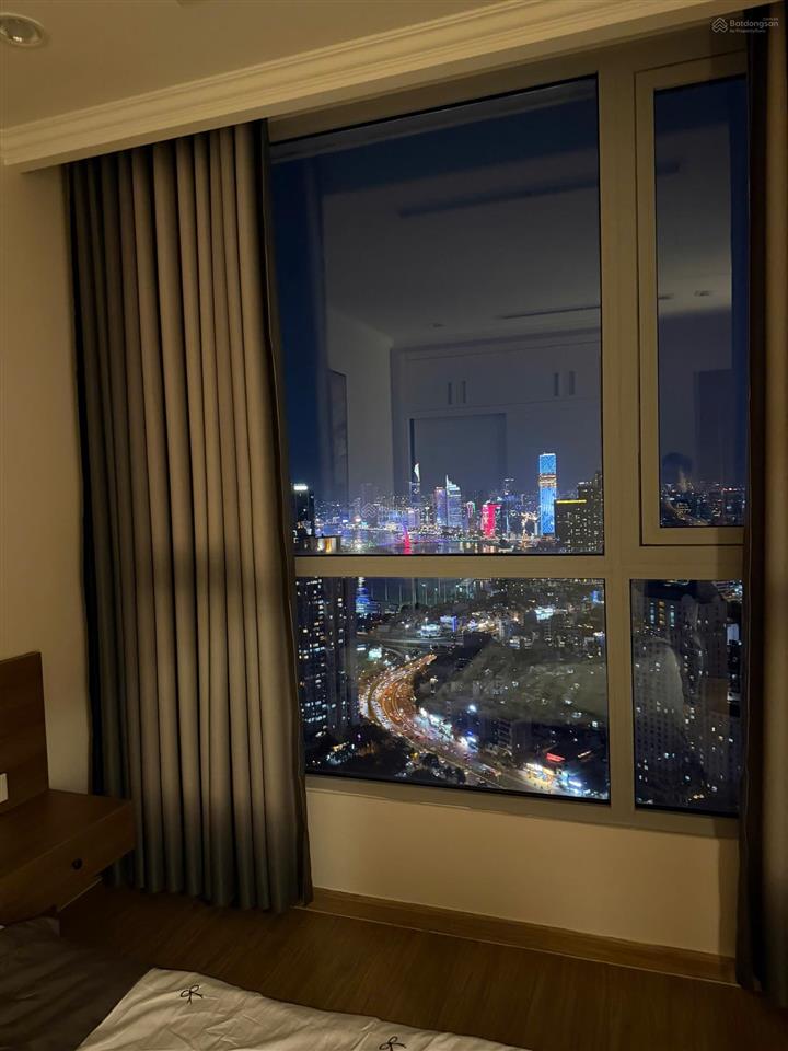 Chính chủ bán căn hộ 1 phòng ngủ full nội thất view pháo hoa