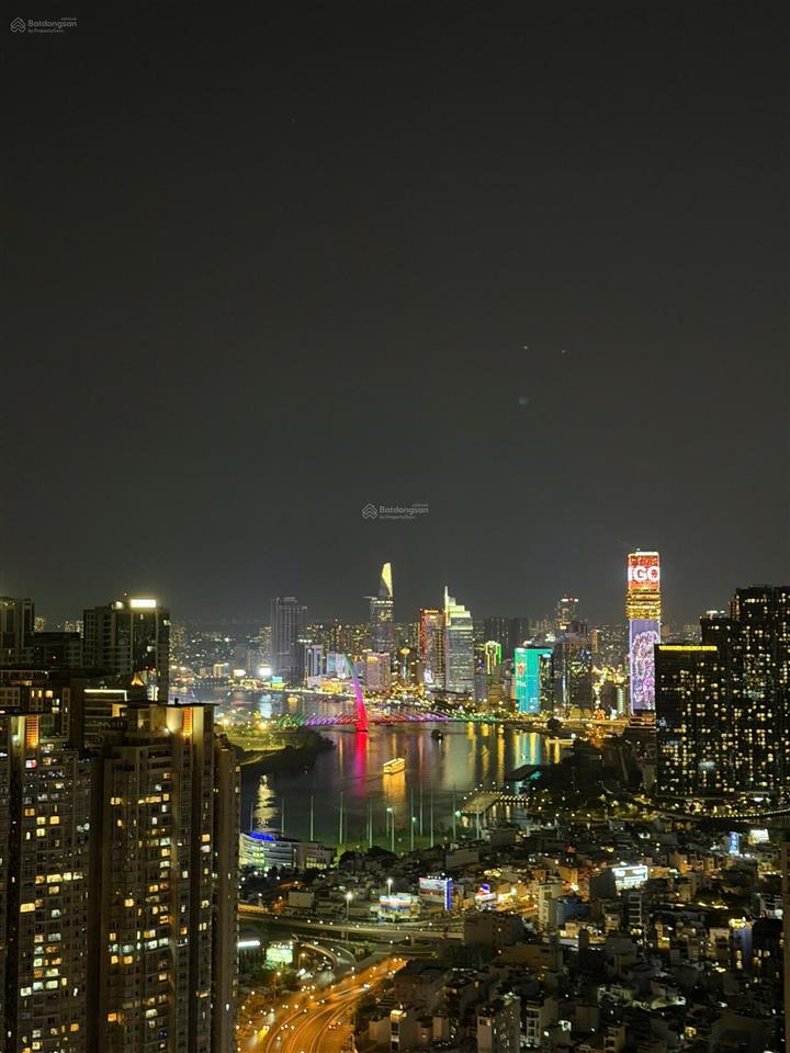 Chính chủ bán căn hộ 1 phòng ngủ full nội thất view pháo hoa