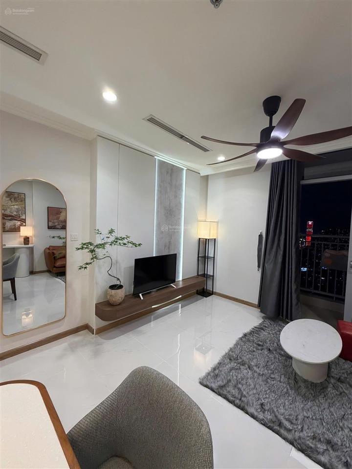Chính chủ bán căn hộ 1 phòng ngủ full nội thất view pháo hoa