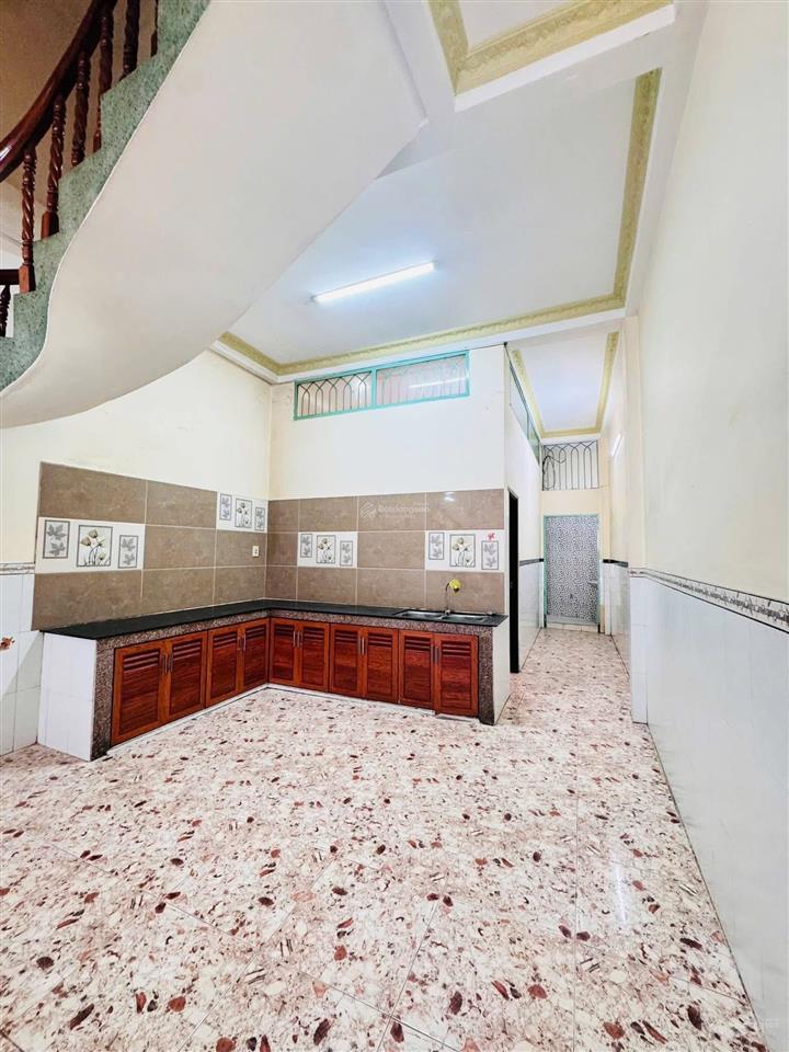 Nhà bán 3 tầng 124.2m2 (3,9 x 25m) 4pn, mặt tiền thụt ô tô đậu trong nhà đường ba đình 10tỷ9 tl