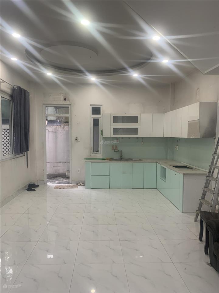 Nhà bán căn góc 6 tầng  7 x 19m  kdc 13c (greenlife) phong phú bình chánh cũ  sổ hh công đủ