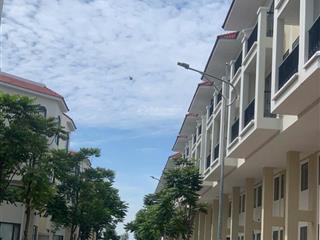 Nhà thuê 4 tầng đẹp5 x 1260m25 pn,4 wc full nội thất mt 12m kdc senturia nam saà gòn binh hưng