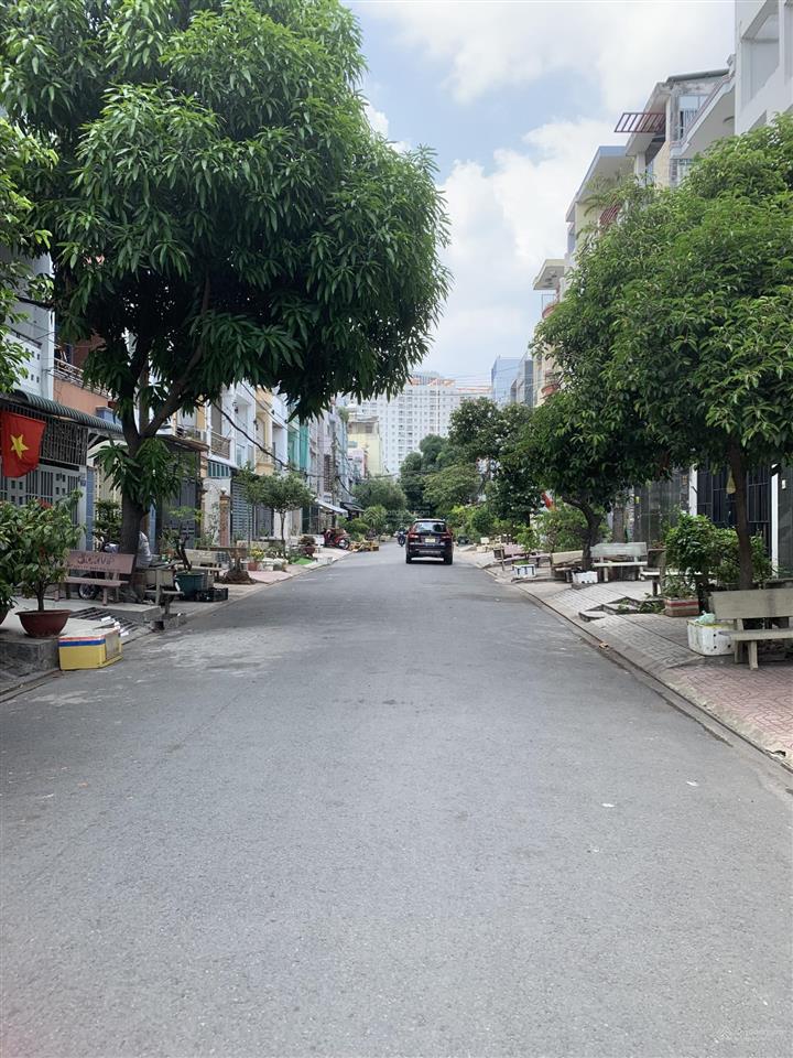 Nhà bán trệt,2 lầu 4 x 1872m24 pn,4 wc  mặt tiền 12m kdc bình hưng,bình chánh sổ hh công