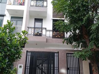 Nhà bán thô 4 tầng5 x 20100m25 pn,sổ hồng h công  mặt tiền đường 12m kdc 13e intresco xã b hung