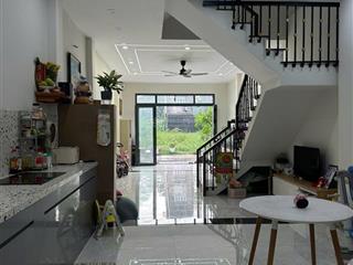 Nhà bán 2 tầng+ st4,5 x 1568m23 pn,2 wc mặt tiền 10m kdc phú lợi p7q8 cũsổ hồng hianf công đủ