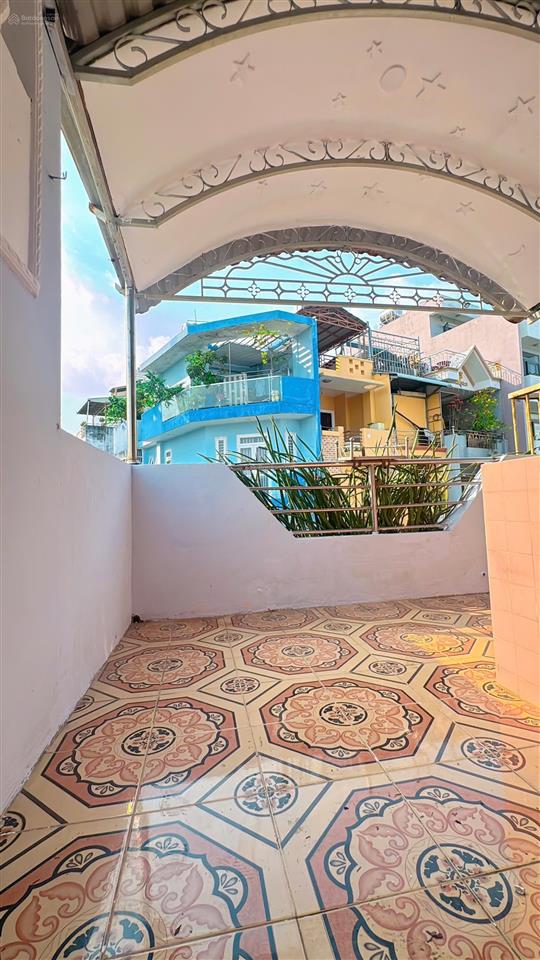 Nhà bán 3 tầng+ st53m23,5 x 15,7(nở hậu 3,8m) 4 pn,3 wchẻm xe tải kinh doanh tốt âu dương lân