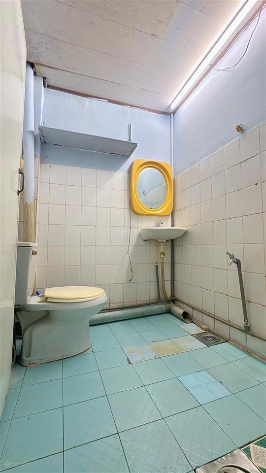 Nhà bán 3 tầng+ st53m23,5 x 15,7(nở hậu 3,8m) 4 pn,3 wchẻm xe tải kinh doanh tốt âu dương lân