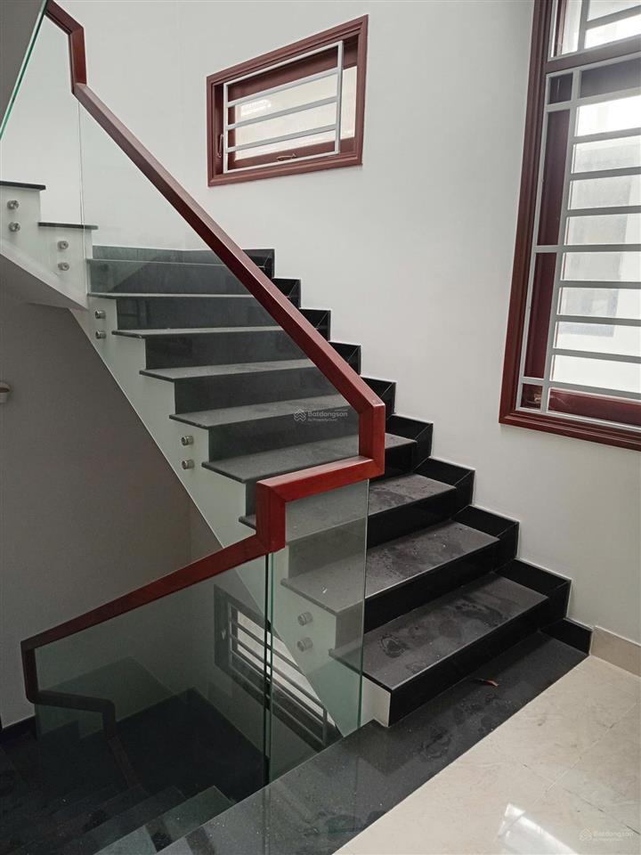 Nhà bán mới  hầm + 4 tầng  5 x 20  100m2  kdc đại phúc đường 12m xã bình hưng, bình chánh