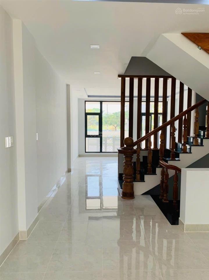 Cho thuê nhà hầm+ 4 tầng 5 x 20100m25 pn,4 wc mt đường phạm hùng 40m kdc đại phúc xã bình hưng bc