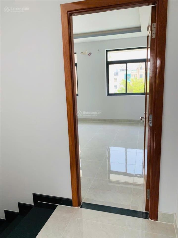 Cho thuê nhà hầm+ 4 tầng 5 x 20100m25 pn,4 wc mt đường phạm hùng 40m kdc đại phúc xã bình hưng bc