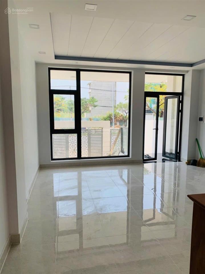 Cho thuê nhà hầm+ 4 tầng 5 x 20100m25 pn,4 wc mt đường phạm hùng 40m kdc đại phúc xã bình hưng bc