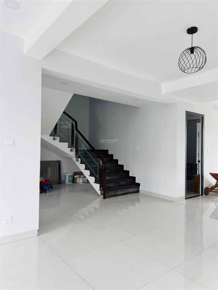 Bán biệt thư 3 tầng 10 x 20  200m2 đường 12m kdc intresco 13e  xã bình hưng (phong phú b chánh cũ