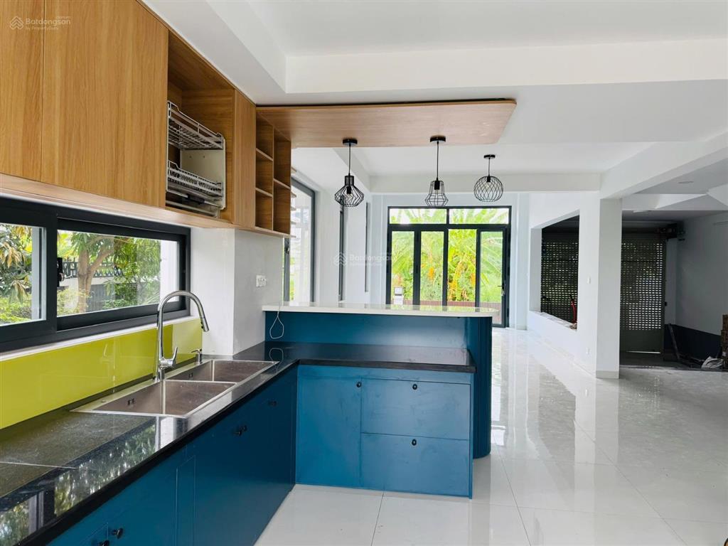 Bán biệt thư 3 tầng 10 x 20  200m2 đường 12m kdc intresco 13e  xã bình hưng (phong phú b chánh cũ