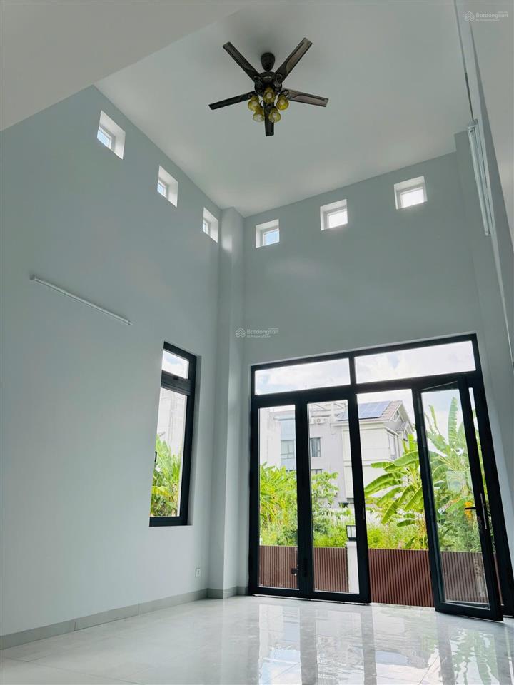 Bán biệt thư 3 tầng 10 x 20  200m2 đường 12m kdc intresco 13e  xã bình hưng (phong phú b chánh cũ