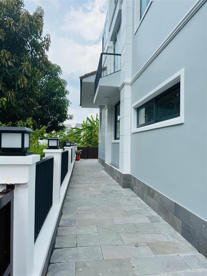 Bán biệt thư 3 tầng 10 x 20  200m2 đường 12m kdc intresco 13e  xã bình hưng (phong phú b chánh cũ