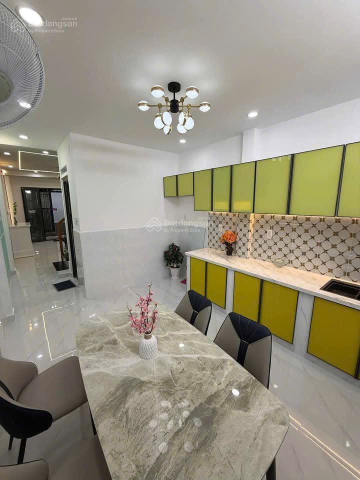 Nhà bán 3 tầng căn góc mới đẹp 4,3 x 103pn,3 wc hẻm 3,5m đường âu dương lân p3q8 cũ. sổ hr, hc đu