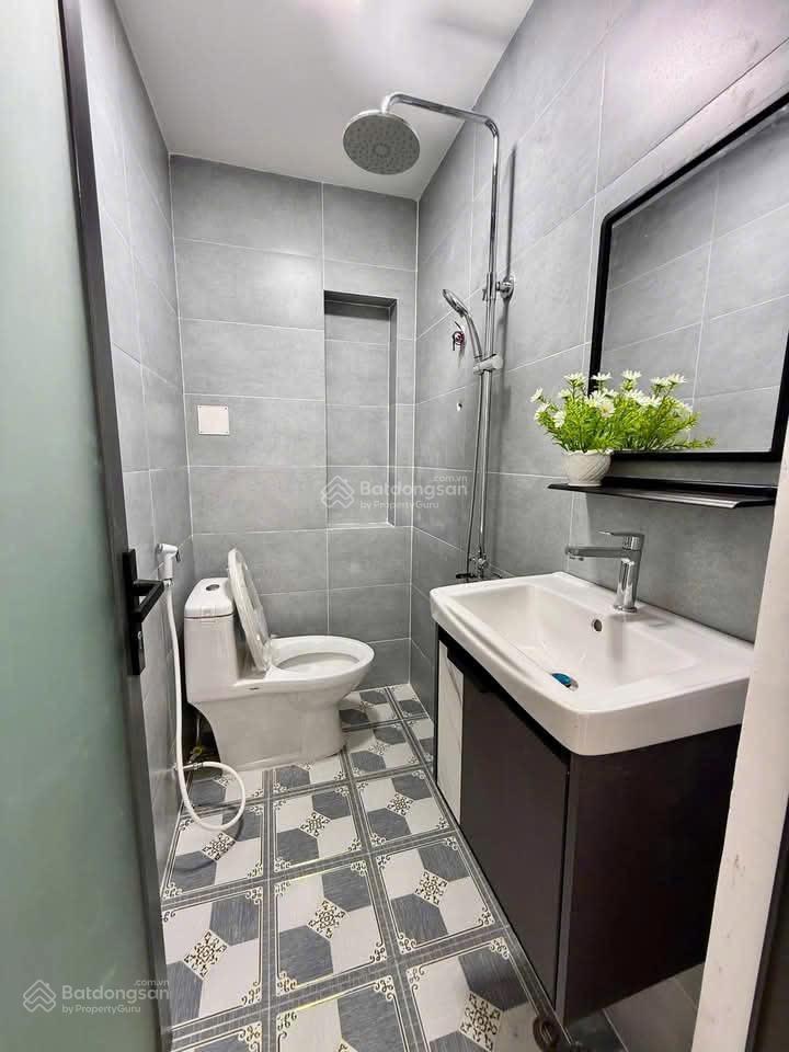 Nhà bán 3 tầng căn góc mới đẹp 4,3 x 103pn,3 wc hẻm 3,5m đường âu dương lân p3q8 cũ. sổ hr, hc đu