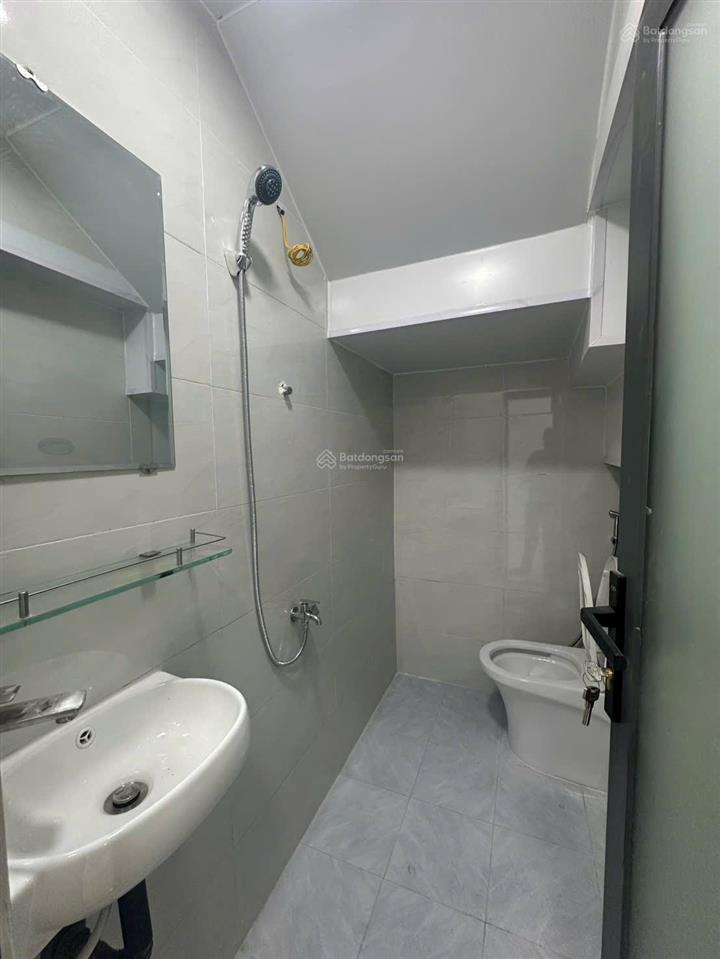 Nhà bán trệt, lầu mới đẹp 39m2(3,3 x 11( nở hậu 4m2)3 pn,2 wc hẻm 3m 125 nguyễn thị tần p1q8 cũ.