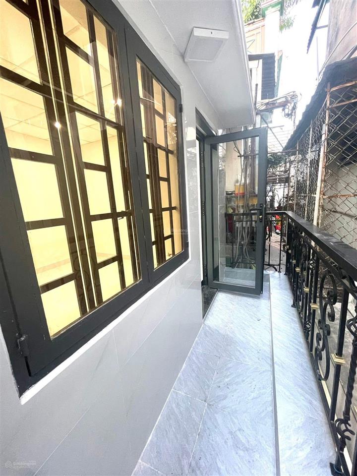 Nhà bán trệt, lầu mới đẹp 39m2(3,3 x 11( nở hậu 4m2)3 pn,2 wc hẻm 3m 125 nguyễn thị tần p1q8 cũ.