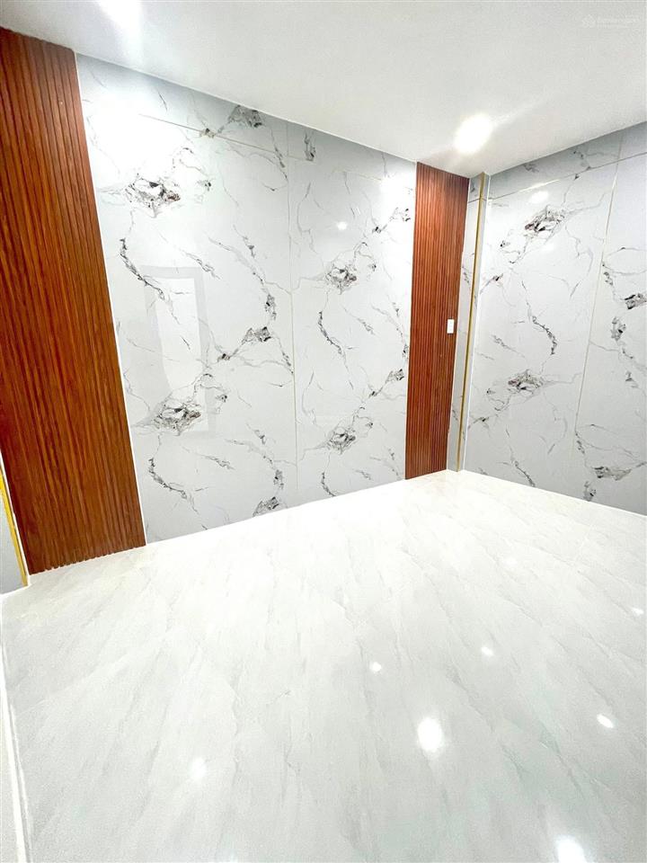Nhà bán trệt, lầu mới đẹp 39m2(3,3 x 11( nở hậu 4m2)3 pn,2 wc hẻm 3m 125 nguyễn thị tần p1q8 cũ.