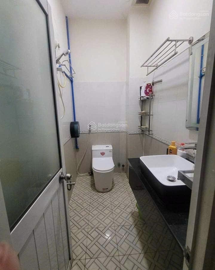 Nhà thuê 4 tầng3 pn, 3 wc hẻm ô tô 8m thông đường áu dương lân q8 cũ 12 triệu/th